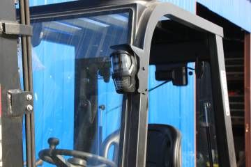 Radno mesto operatera na viljuškaru EFXZ 301 sa polukabinom