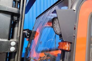 Dizel viljuškar CPCD30-T8 za podizanje i transport tereta u industrijskim pogonima, skladištima i na otvorenom prostoru.