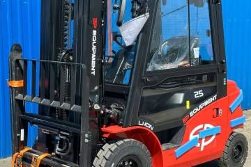 Elektro viljuškar EFL253 sa visinom dizanja 4,5 m
